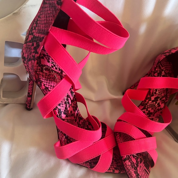 Jessica Simpson Pink
Jyra Strappy Snakeskin Heels - Picture 2 of 6